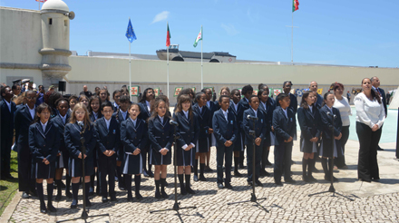 Coro da Casa Pia de Lisboa a entoar o hino nacional