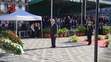 Sua Excelência Presidente da República Portuguesa junta da estátua dos Restauradores.
