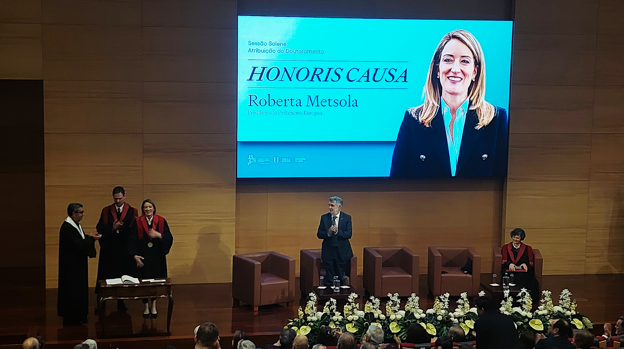 Roberta Metzola recebe honoris causa