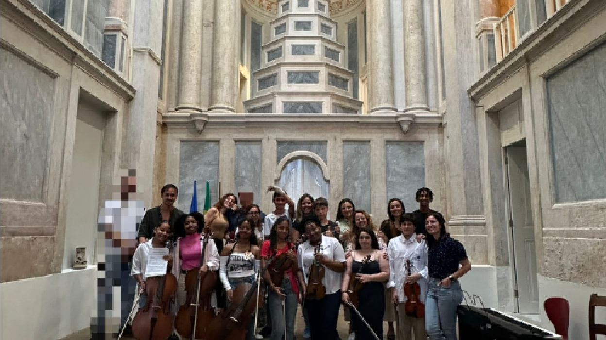 vários jovens da Casa Pia de Lisboa em foto de grupo