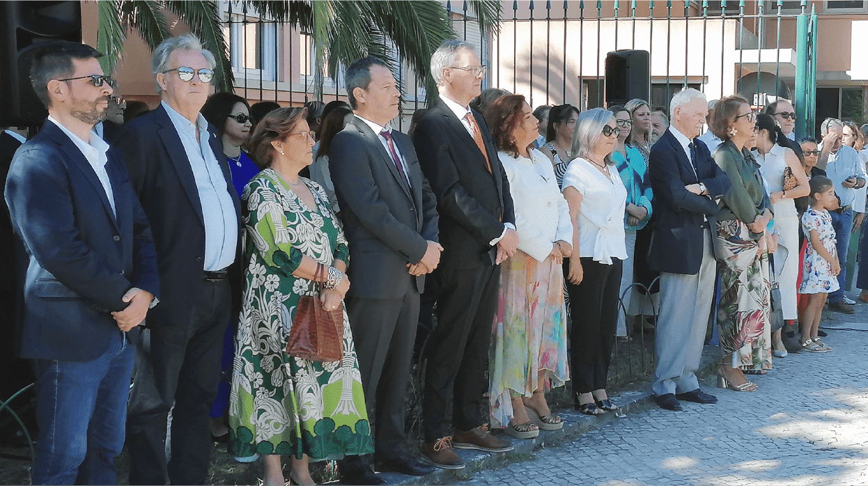 Conselho Diretivo da Casa Pia de Lisboa juntamente de convidados especiais e trabalhadores da Instituição assistem a um dos discursos de homenagem a Diogo Inácio de Pina Manique.