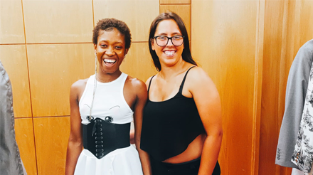 As educandas finalistas do Curso Profissional Técnico/a de Design de Moda do Centro de Educação e Desenvolvimento D. Maria Pia da Casa Pia de Lisboa, Lara Pedro e Jusane Monteiro, apresentaram no dia 4 de agosto uma coleção no CPLP Fashion Week 2024 que decorreu no Hotel Real Palácio, em Lisboa.