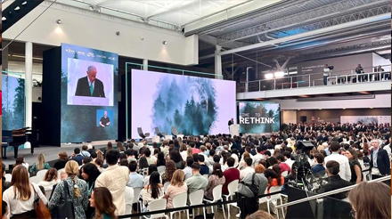 Plateia da Conferência do Estoril a ouvir o Presidente da República, Marcelo Rebelo de Sousa