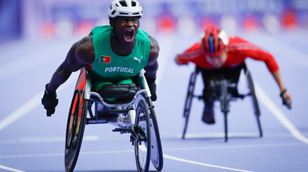 Mamudo Baldé na pista de atletismo