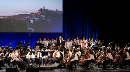 cante vídeo e orquestra