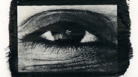 Visite até dia 27 de junho, no Ar.Co - Centro de Arte e Comunicação Visual, as exposições fotoGRAFIAS 25’ e sonoPLASTIAS 25’, uma mostra de trabalhos dos/as educandos/as do Curso Profissional Técnico/a de Audiovisuais e do CEF Operador/a de Fotografia, do Centro de Educação e Desenvolvimento D. Maria Pia, da Casa Pia de Lisboa.